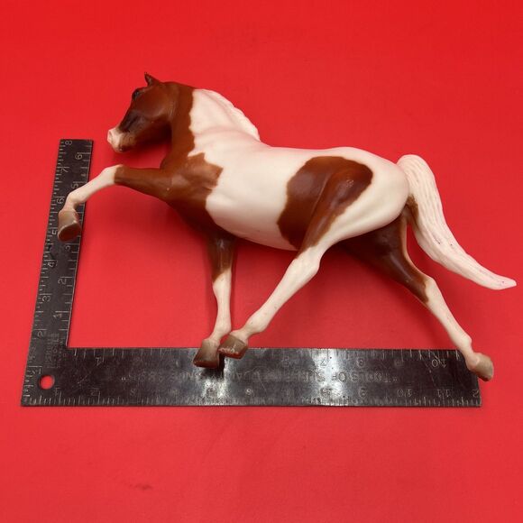 Breyer Molding #913 High Flyer Tennessee Walker Horse w/ White & Blue Ribbon - Picture 6 of 8